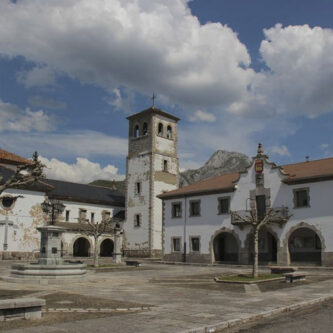 Ayuntamiento y pueblo de Villamanín Ayuntamiento y pueblo de Villamanín