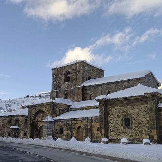 Colegiata de Santa María de Arbas Colegiata de Santa María de Arbas