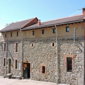 ALOJAMIENTO albergue valle de arbas villamanin