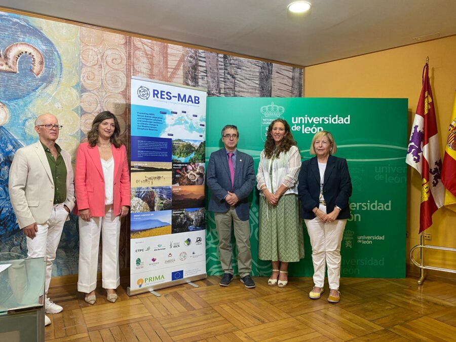 La ULE y Alto Bernesga sellan un convenio pionero para incorporar propóleo en productos cárnicos