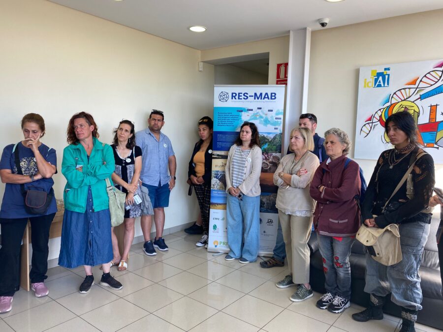 Visita al ICTAL con apicultores